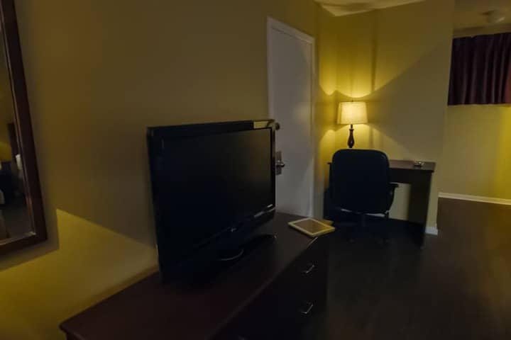 Room 6 of 25