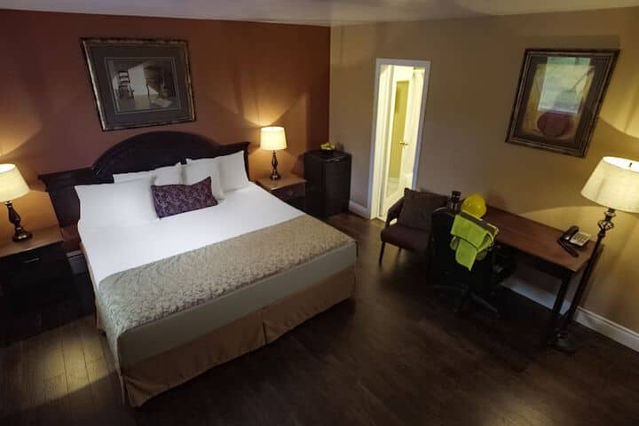 Room 2 of 25